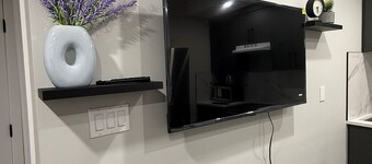Cozy Eden Suite - Private Entrance & Full Kitchen