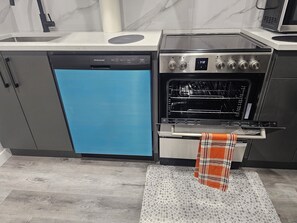 Private kitchen - Cozy Eden Suite - Private Entrance & Full Kitchen (Edmonton)