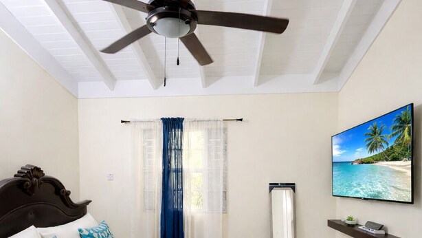 2 bedrooms, iron/ironing board, WiFi - RHE Drax Hall Ocho Rios Gated/Pool/Gym (Saint Ann's Bay)