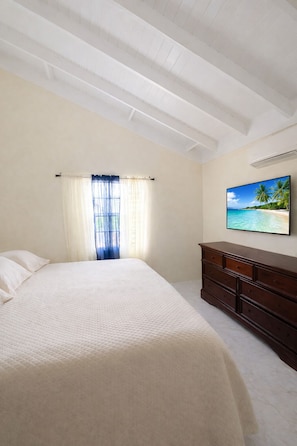 2 bedrooms, iron/ironing board, WiFi - RHE Drax Hall Ocho Rios Gated/Pool/Gym (Saint Ann's Bay)