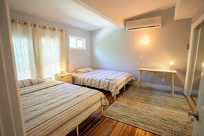 4 bedrooms, iron/ironing board, Internet, bed sheets - Calabasas Zen Retreat with Mountain Views - Private, Serene! (Calabasas)