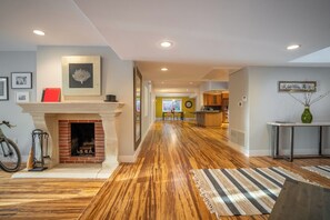 Interior - Calabasas Zen Retreat with Mountain Views - Private, Serene! (Calabasas)