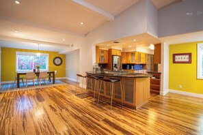 Private kitchen - Calabasas Zen Retreat with Mountain Views - Private, Serene! (Calabasas)