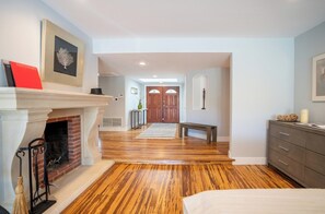 Interior - Calabasas Zen Retreat with Mountain Views - Private, Serene! (Calabasas)