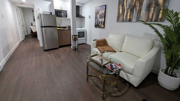 Living area - A-136 Apartment 3 and 1/2 (bedroom, living room, kitchen, shower, washer-dryer) (Trois-Rivières)