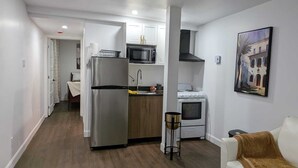 Interior - A-136 Apartment 3 and 1/2 (bedroom, living room, kitchen, shower, washer-dryer) (Trois-Rivières)