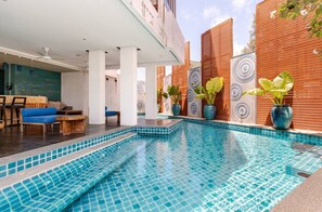 Outdoor pool - Seafront 2-bedroom apartment in Bangtao beach Thalang Phuket (Thalang)