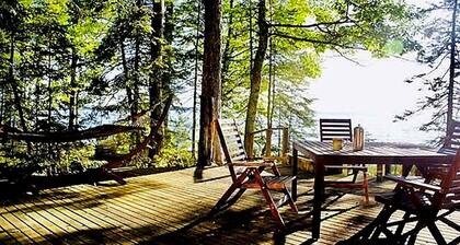 Cabin Lorien on Madeline Islands South Shore