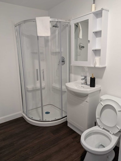 B-136 Apartment 3 & 1/2 (all-inclusive, including washer-dryer)