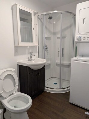 Dusche, Haartrockner, Bidet, Handtücher