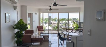 Relaxing 3 bdr with Marina view, 5 mins walk to Cullen Bay and Mindil beach