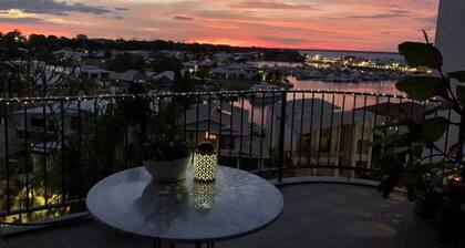 Relaxing 3 bdr with Marina view, 5 mins walk to Cullen Bay and Mindil beach
