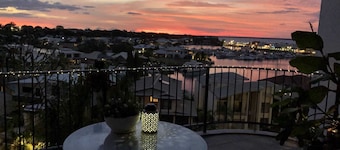 Relaxing 3 bdr with Marina view, 5 mins walk to Cullen Bay and Mindil beach