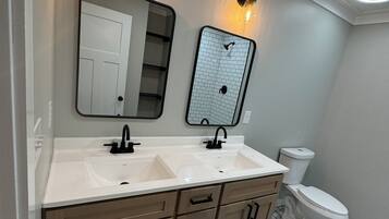 Asciugacapelli, asciugamani, carta igienica