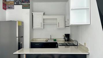 Micro-ondes, four, plaque de cuisson