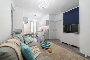 TV - Apartment with A/C and shared pool | Ap25 (Costarainera)