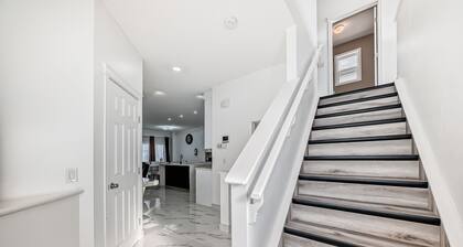 Luxury 4 Bedroom detached, vacation home in SW Calgary. King-size bed.