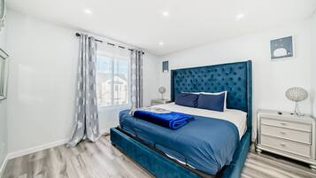 4 bedrooms, iron/ironing board, WiFi, bed sheets