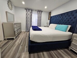 3 quartos, ferros/tábuas de passar roupa, Wi-Fi, roupa de cama