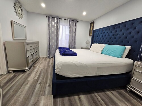 Cozy Vacation Home in SW Calgary