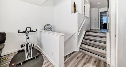 Luxury 4 Bedroom detached, vacation home in SW Calgary. King-size bed.