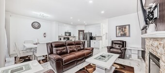 Luxury 4 Bedroom detached, vacation home in SW Calgary. King-size bed.