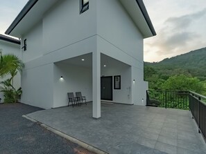 Villa, 3 Bedrooms, Private Pool, Mountain View | Parking - Brand New Private Pool Villa Chalong Phuket Mountain View (Chalong)