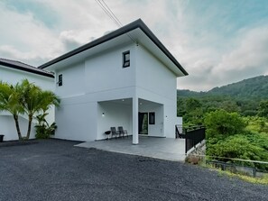 Villa, 3 habitaciones, alberca privada, vista a la montaña | Vista desde la propiedad