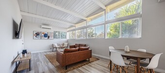 Spacious 2-Bedroom Duplex in Beverly Hills Residential Area