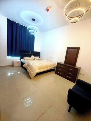 2 bedrooms, iron/ironing board, WiFi, bed sheets - 2-bedroom apartment with AC in awesome Dubai location (Dubai)