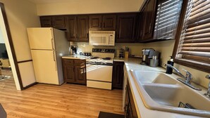 Unclassified image, 3 of 25, button - Modern 2BR Suite 202: Toledo & Sylvania Gateway (Toledo)