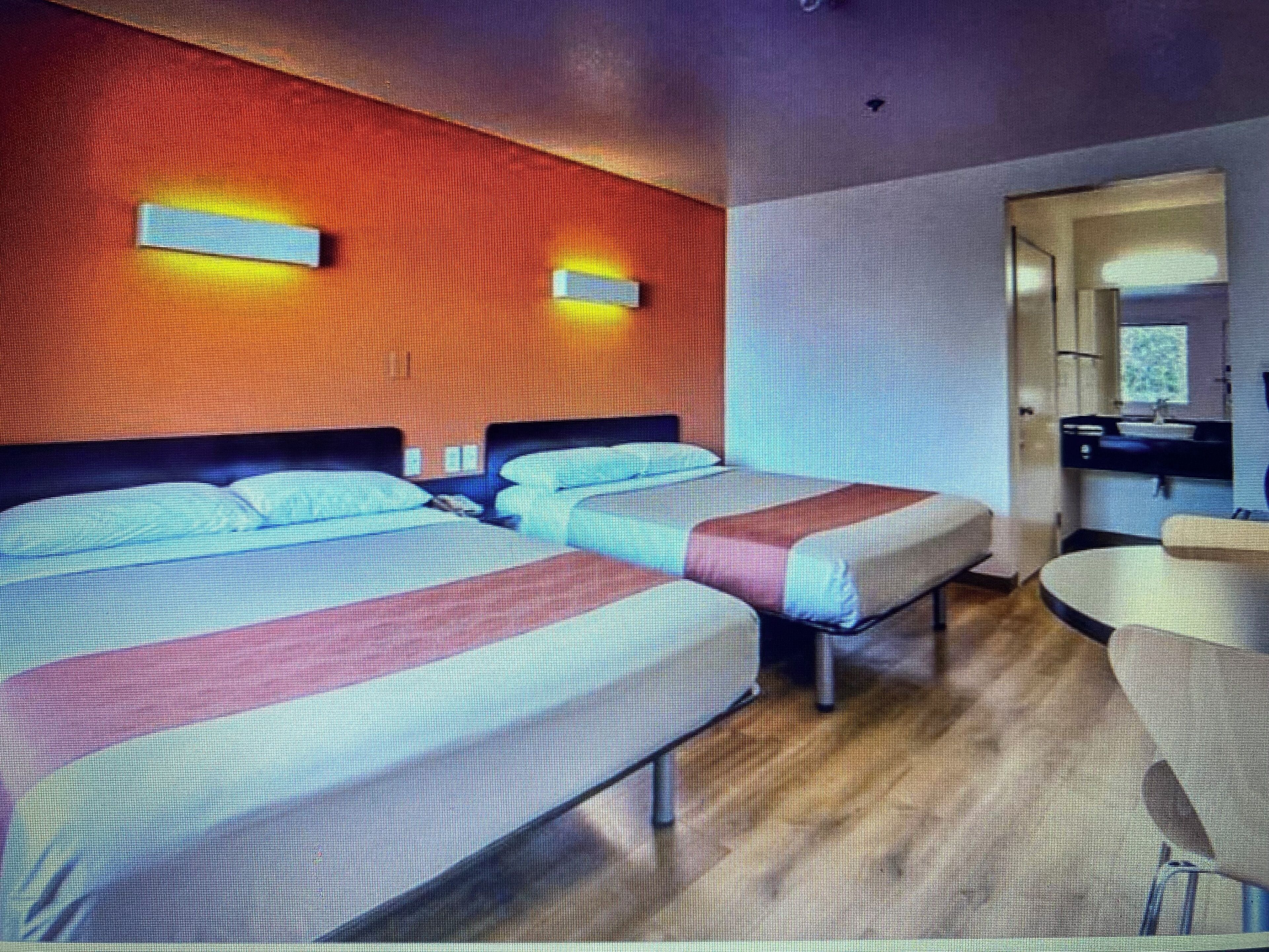 Iron/ironing board, WiFi, bed sheets