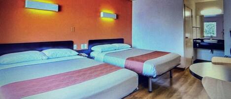 Tabla de planchar con plancha, wifi, ropa de cama