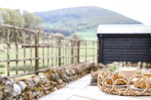 Outdoor dining - The Byre Lake District Retreat By Together Travel (Penrith)