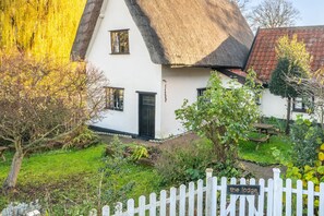 Exterior - The Thatched Lodge, Fressingfield, Suffolk (Fressingfield)