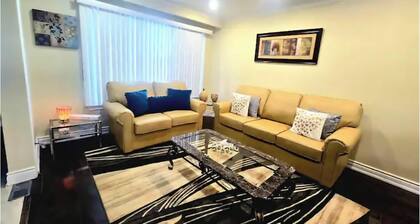 Luxurious house at central location close to hiking trails and all amenities.