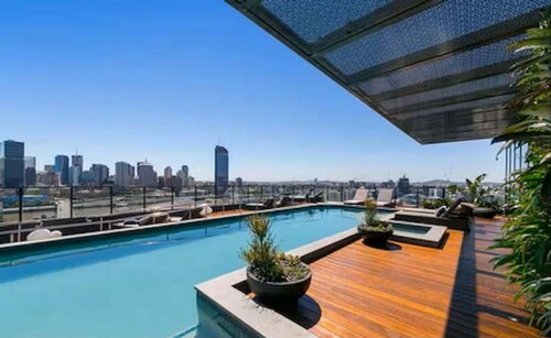 Level 10 Views | 2BR with Private Balcony & Parking