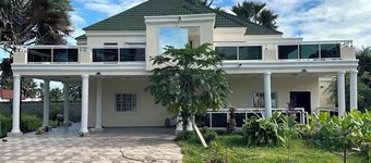 Lovely 6-bedroom villa with AC in charming Sanyang.