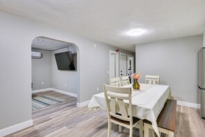 Dining - World Cup 2026 Apt Rental: 13 Mi to Foxborough (Attleboro)