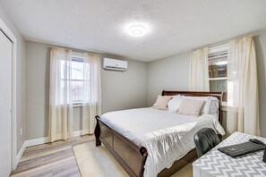 2 bedrooms, iron/ironing board, Internet, bed sheets - World Cup 2026 Apt Rental: 13 Mi to Foxborough (Attleboro)