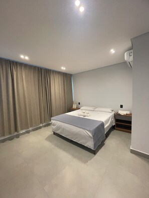 4 bedrooms, desk, iron/ironing board, free WiFi