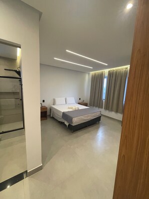 4 habitaciones, escritorio, tabla de planchar con plancha y wifi gratis 