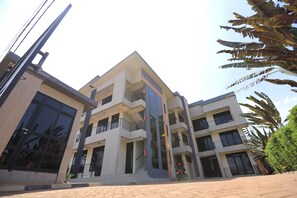 Design Single Room | Desk, iron/ironing board, bed sheets - golden leaf apartment (Kigali)