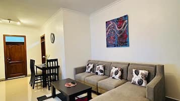 Classic Double Room, Balcony, City View | Living area