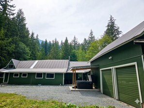 Exterior - Hot Tub, Mtn view, Gym, AC, EV, 2 Game Rooms, 1G Wifi - Sleeps 12 (Ashford)