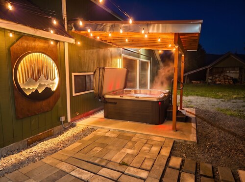 Hot Tub, Mtn view, Gym, AC, EV, 2 Game Rooms, 1G Wifi - Sleeps 12