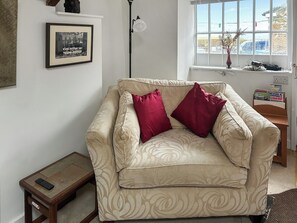 TV - 2 bedroom accommodation in Mousehole, near Penzance (Mousehole, near Penzance)