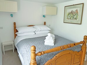 2 bedrooms, WiFi (free), bed sheets - 2 bedroom accommodation in Mousehole, near Penzance (Mousehole, near Penzance)