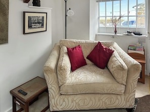 TV - 2 bedroom accommodation in Mousehole, near Penzance (Mousehole, near Penzance)