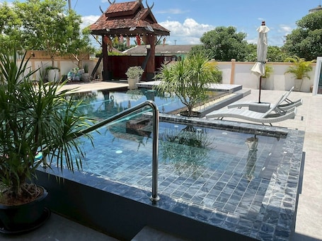 标准房, 泳池景观 | 泳池 | 室外游泳池. 大象之家和泳池别墅